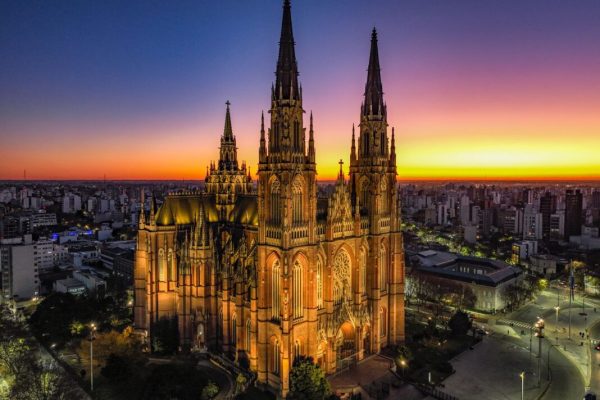 La Catedral de La Plata fue elegida la más linda del mundo