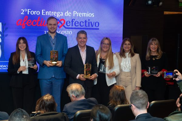 Se anunciaron los ganadores de la segunda edición de los Premios Afectivo-Efectivo, que reconocen iniciativas que impulsan una atención sanitaria más humana