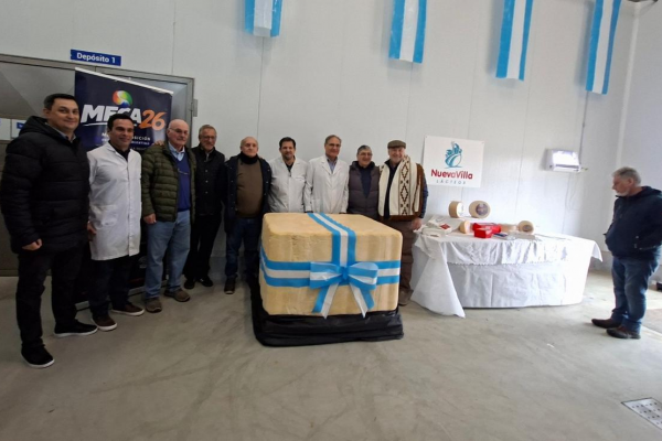 Villa María produjo un queso de una tonelada, el más grande de América