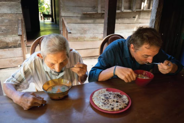 El secreto matutino de la longevidad: lo que comen en Okinawa, Nicoya y Cerdeña según el creador de The Blue Zones