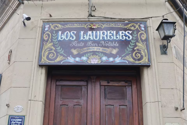 El último adiós de “Los Laureles”: el bar notable de 133 años que marcó la vida de Barracas y mantenía su histórica milonga