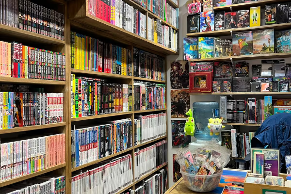Los locales de historietas se reinventan con la cultura japonesa para sobrellevar la recesión