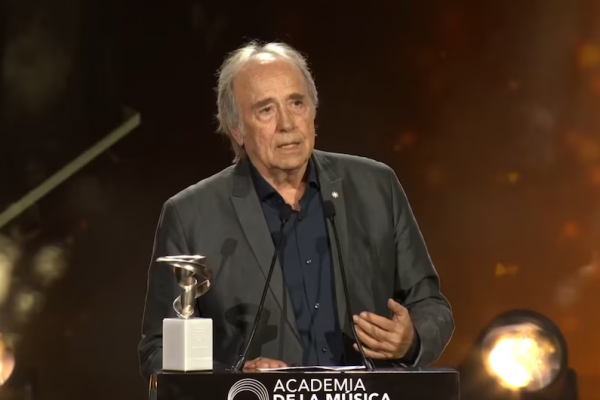 Joan Manuel Serrat, bisabuelo por partida doble y abuelo “fantástico”