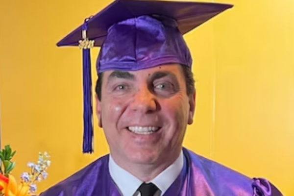 Cristian Castro terminó el secundario a los 51 años: “Quiero que se sientan orgullosos de mí”
