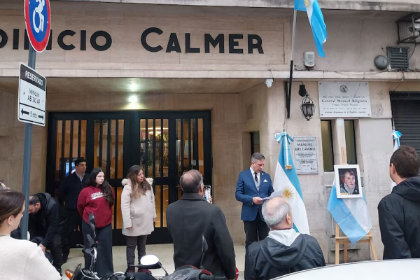 Repusieron la placa robada del lugar donde nació y murió Manuel Belgrano en Buenos Aires