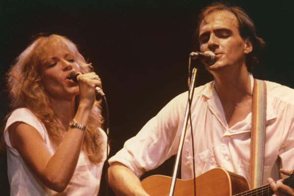 La contundente canción que Carly Simon le escribió a James Taylor, a medio siglo de su separación