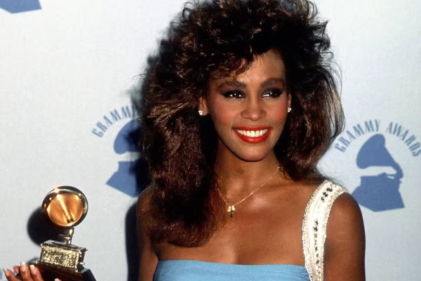 Lanzaron una muñeca en homenaje a Whitney Houston