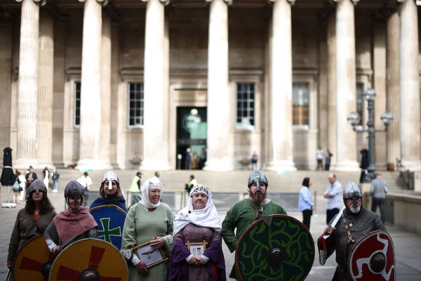 La “fiebre de Bayeux” ya atrajo un millón de visitantes: el tapiz del siglo XI que regresó a Inglaterra despierta el fervor popular