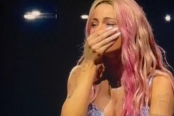 Tini Stoessel se quebró en pleno recital y habló del duelo que atraviesa: “No se me hace tan fácil estar acá”