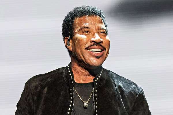 Lionel Richie fue internado en terapia intensiva tras su último concierto en St. Louis