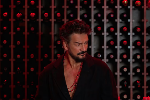 Ricardo Arjona anunció un adelanto de su próximo sencillo: “Amor Factura»