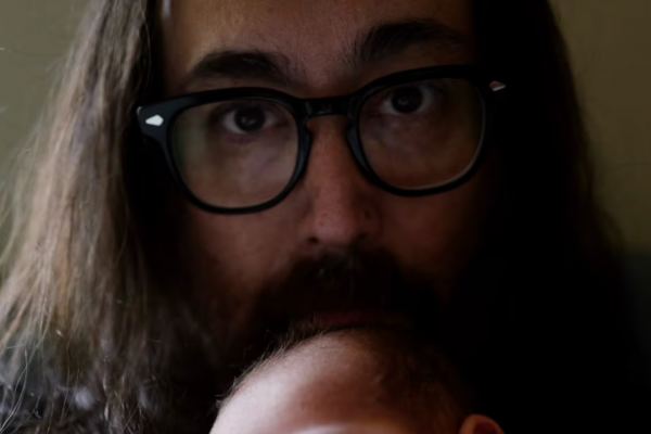 Nació el primer nieto de John Lennon y Yoko Ono: la emotiva foto que mostró Sean Lennon de su bebé Aurelius