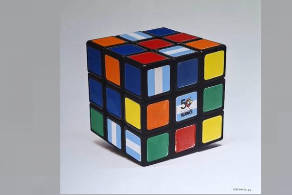 “Vidrio Líquido: Geometría Multisensorial”
