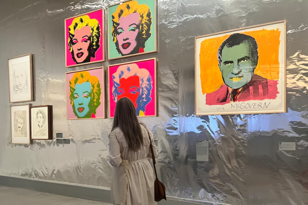 Andy Warhol vuelve a París como dibujante: 150 trazos, una madre calígrafa y la muestra que desafía el estereotipo pop