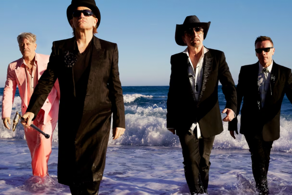 U2 estrenó “The Greatest Show on Earth”, un videoclip que mezcla rock, religión y sátira en el desierto