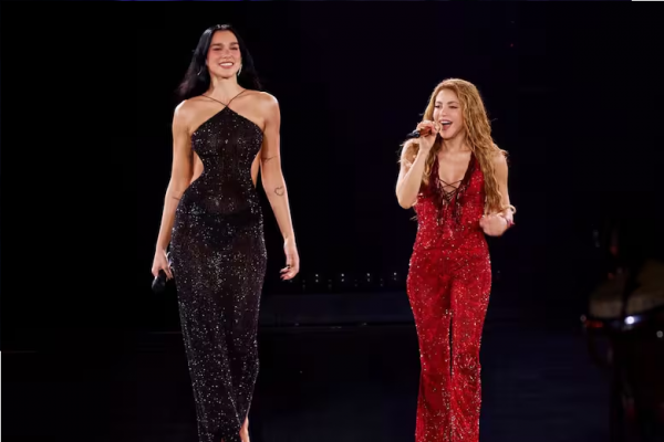 Dua Lipa irrumpió por sorpresa en el show de Shakira en Madrid y paralizó al público con una versión inédita de “Antología”