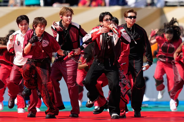 BTS: cómo es el show del fenómeno global que aterriza en la Argentina y rompe récords de recaudación