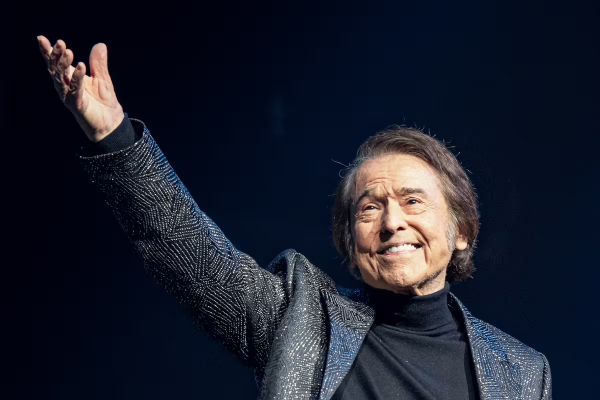 Raphael, en Argentina: entre la biopic que acaba de estrenar Netflix y el show que brindará en Buenos Aires