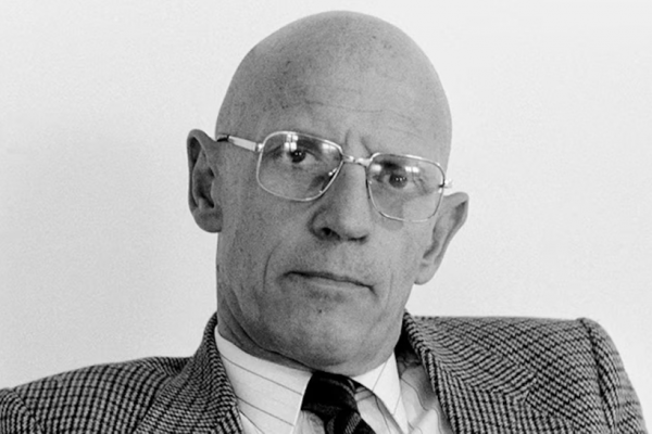 Cien años de Foucault: por qué el filósofo que desenmascaró el poder sigue siendo el más peligroso para los medios