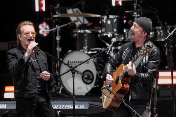 Bono explicó por qué U2 dejó de perseguir los grandes éxitos y los cambios en el proceso creativo del nuevo álbum “Carnaval de Luz”