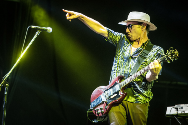 En “Rebelión en la jaula”, su nuevo single, Skay Beilinson le hace un guiño a Jimi Hendrix