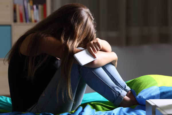 Chicas desnudadas con IA: otro caso reaviva el debate sobre la violencia digital y los límites legales para castigarla
