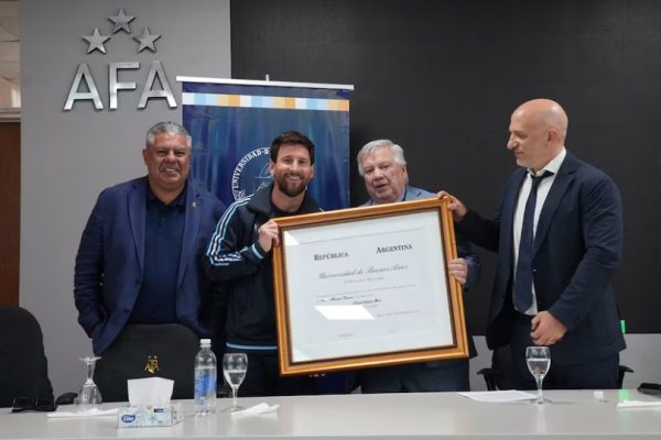 Lionel Messi recibió el doctorado Honoris Causa de la Universidad de Buenos Aires: “Es un orgullo”
