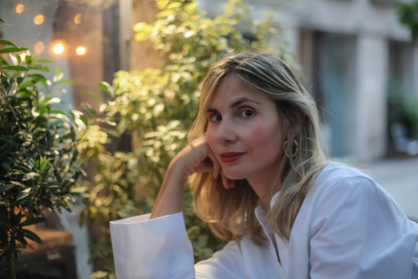 Publican El amor inventado de Paula Klein, una novela sobre las mentiras que sostienen una pareja
