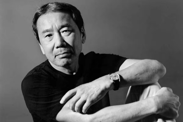 Haruki Murakami, escritor: “Si solo lees los libros que todos los demás leen, solo podrás pensar lo que todos los demás piensan”