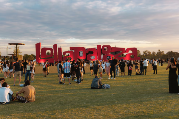 Lollapalooza Argentina 2027: Travis Scott, Charli XCX y TINI encabezan el line up